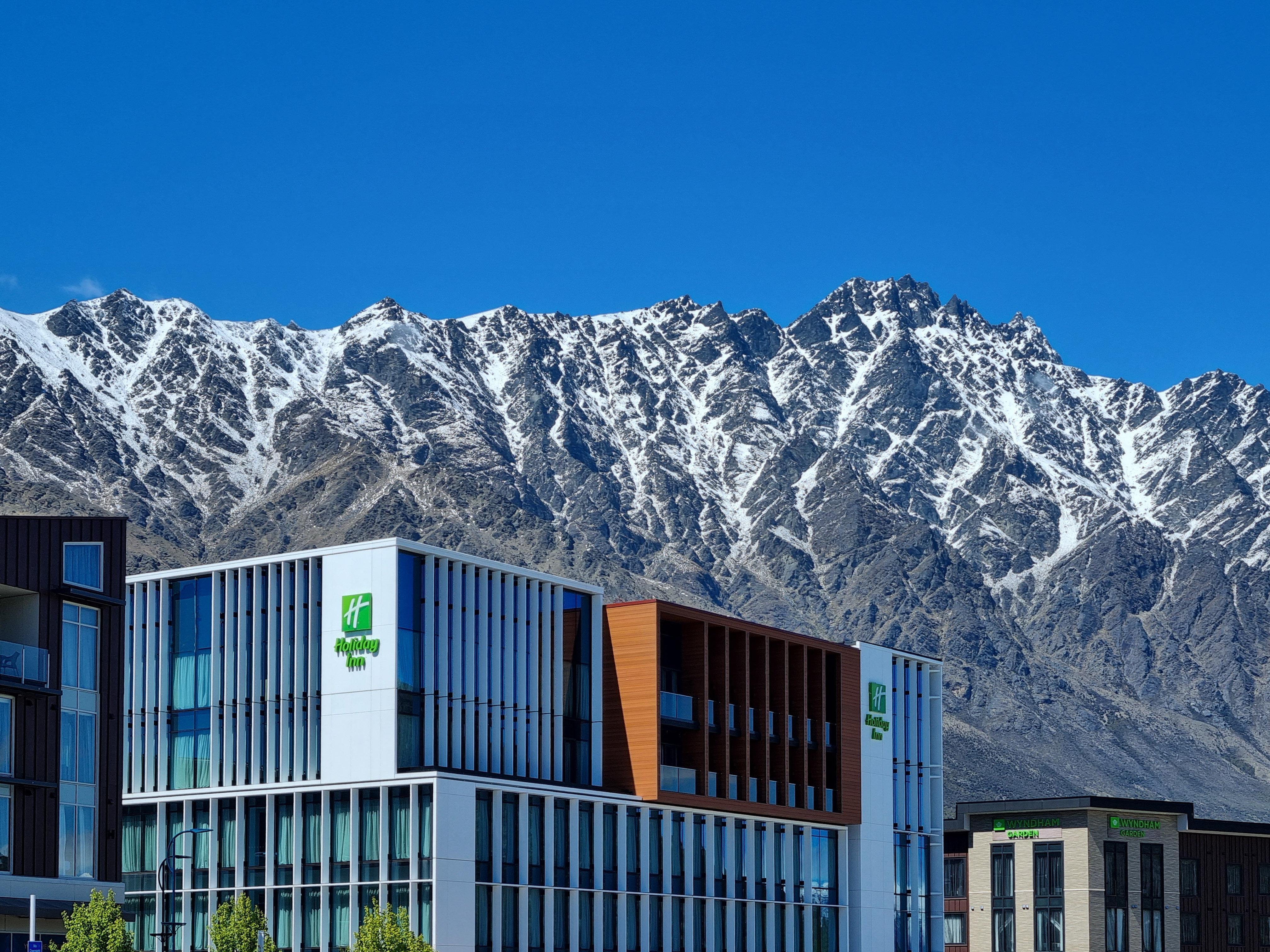 Holiday Inn Queenstown Remarkables Park Exterior foto