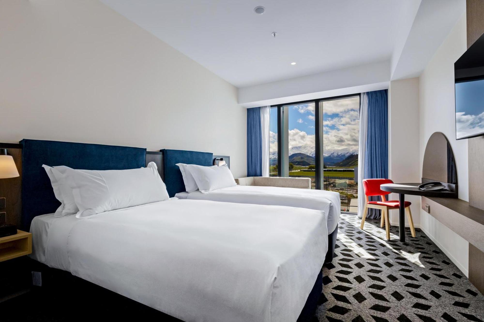 Holiday Inn Queenstown Remarkables Park Exterior foto