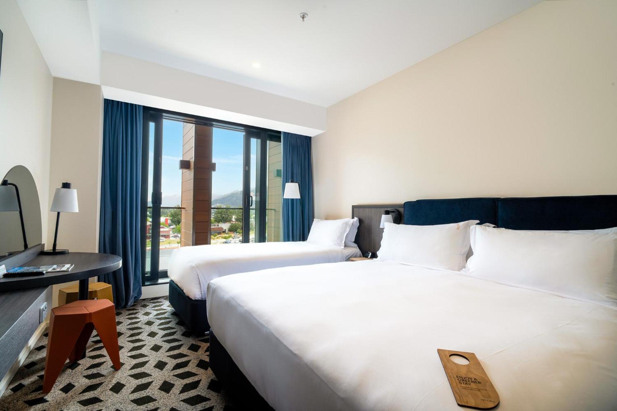 Holiday Inn Queenstown Remarkables Park Exterior foto